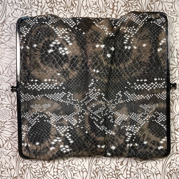 HOBO LAUREN DOUBLE FRAME LEATHER CLUTCH WALLET SNAKE EMBOSSED PRINT - Picture 8 of 13